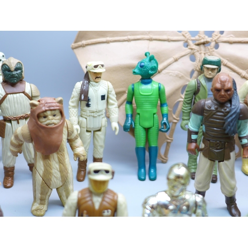 800 - Thirty-two Kenner Star Wars figures