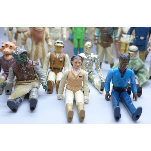 800 - Thirty-two Kenner Star Wars figures