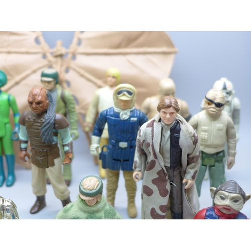 800 - Thirty-two Kenner Star Wars figures