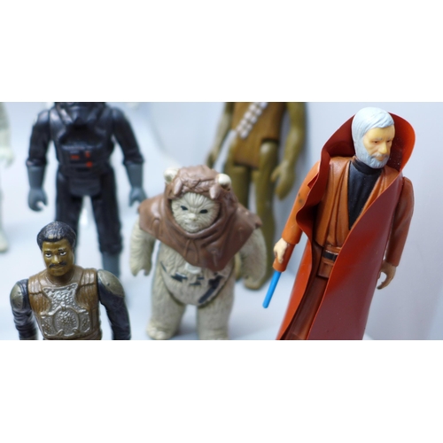 800 - Thirty-two Kenner Star Wars figures