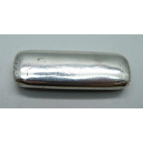 832 - A George III silver snuff box, London 1806, 68mm