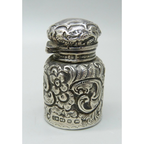 833 - A small Victorian silver perfume bottle, Birmingham 1894, with inner glass stopper, 42mm