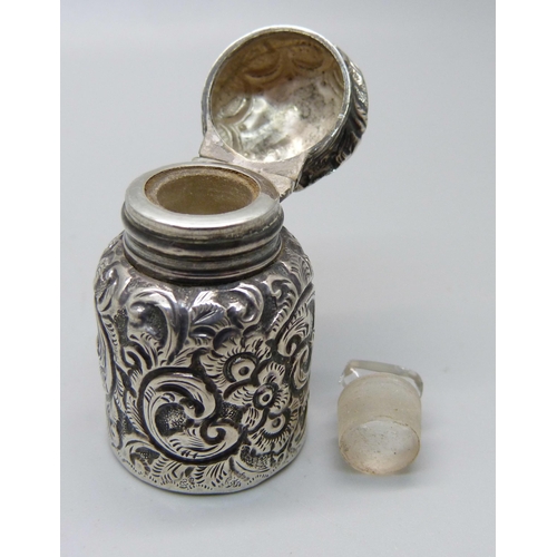 833 - A small Victorian silver perfume bottle, Birmingham 1894, with inner glass stopper, 42mm