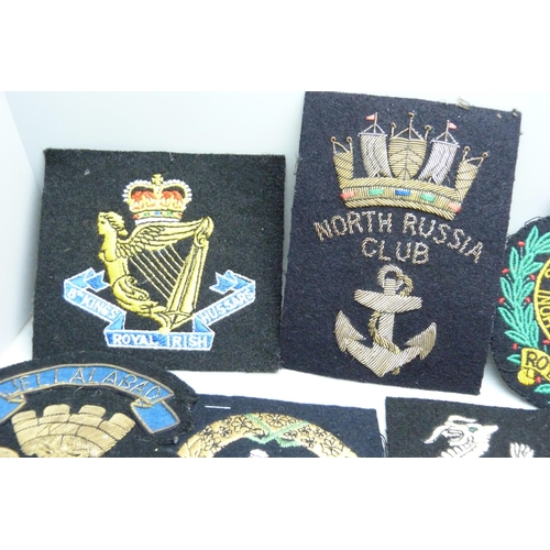 837 - A collection of military cloth badges, epaulettes, etc.