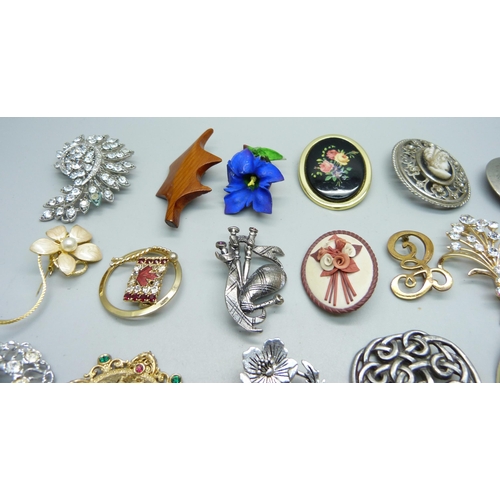 854 - Thirty brooches including vintage and Celtic style