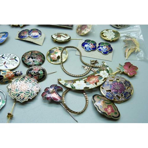 863 - A collection of gold tone and enamel jewellery and two pill boxes