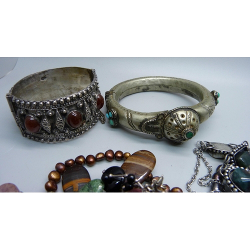 865 - A collection of stone and stone set jewellery