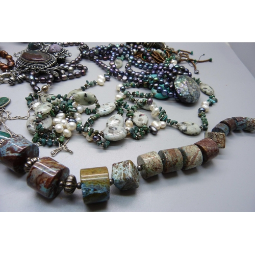 865 - A collection of stone and stone set jewellery