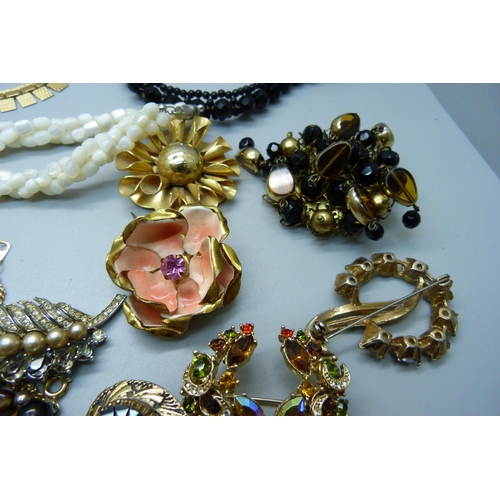 869 - Jewellery including gold tone and faceted bead necklaces