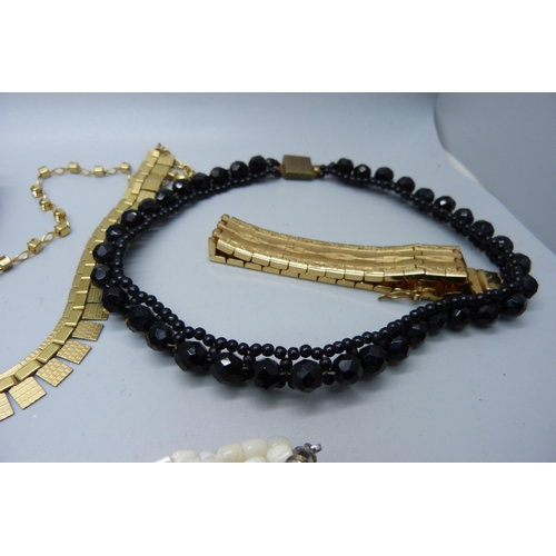 869 - Jewellery including gold tone and faceted bead necklaces