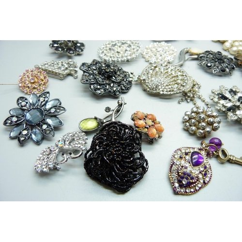 871 - A collection of brooches including paste set