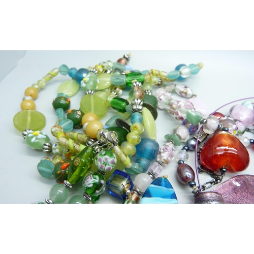 876 - Glass bead jewellery including Murano