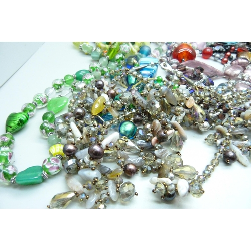 876 - Glass bead jewellery including Murano