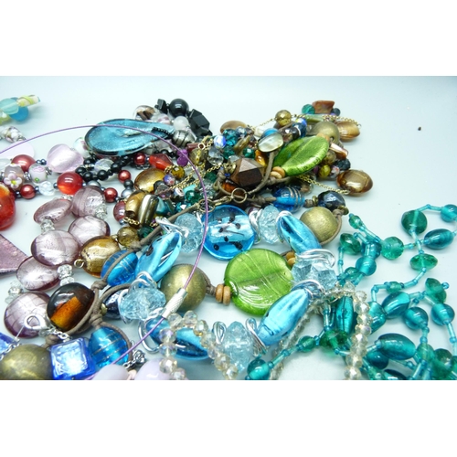 876 - Glass bead jewellery including Murano