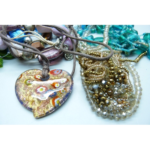 876 - Glass bead jewellery including Murano