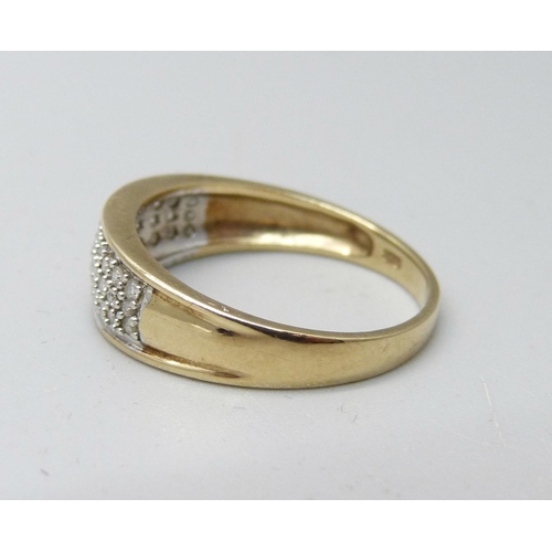 892 - A 9ct gold and diamond ring, 2.6g, Q