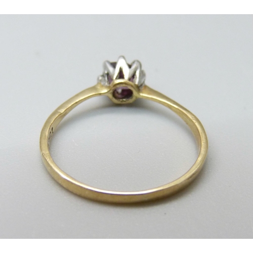 908 - An 18ct gold and amethyst solitaire ring, 1.1g, J, a/f