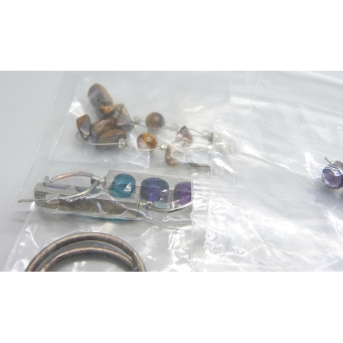 932 - Twenty-five pairs of silver earrings