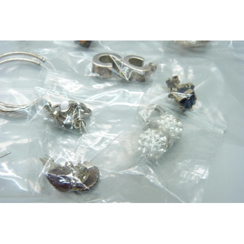 932 - Twenty-five pairs of silver earrings