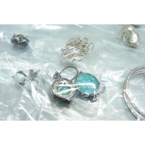 932 - Twenty-five pairs of silver earrings