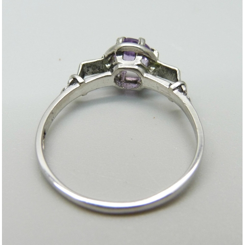 939 - A platinum and amethyst solitaire ring, 3.5g, S