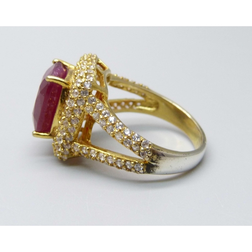 940 - A silver gilt, ruby and zircon ring, T