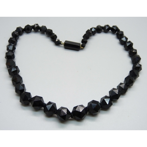 948 - A Victorian faceted jet bead necklace