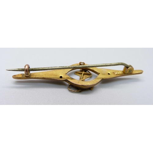 949 - A 9ct gold anchor brooch in fitted case, 1.5g, metal pin