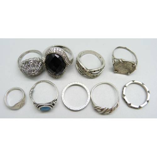 955 - Eight silver rings and a white metal ring, (4 a/f)