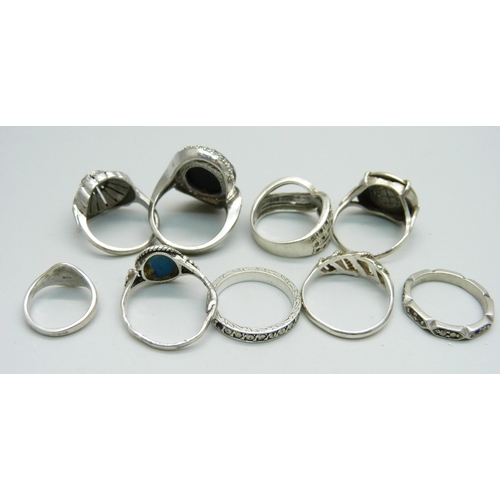 955 - Eight silver rings and a white metal ring, (4 a/f)