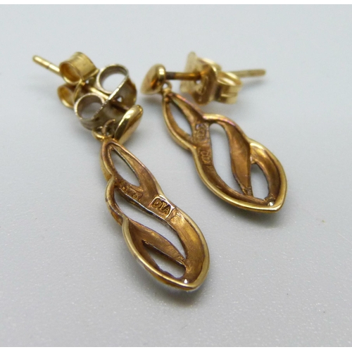 962 - A pair of 9ct gold and diamond earrings, 1.5g