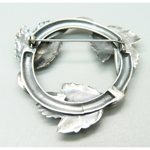 983 - A silver brooch by T.M. & Co., Birmingham 1963, 21.5g