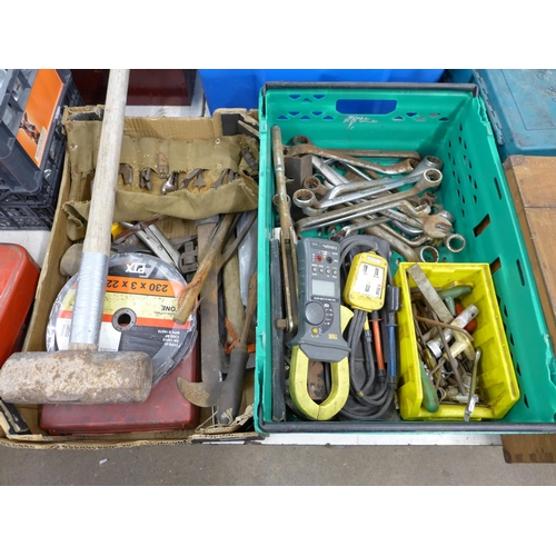 2009 - Two boxes of assorted vintage tools