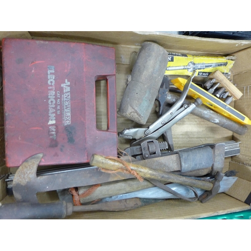 2009 - Two boxes of assorted vintage tools