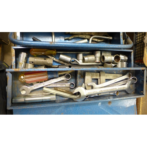 2024 - Cantilever toolbox with assorted tools and case tool set