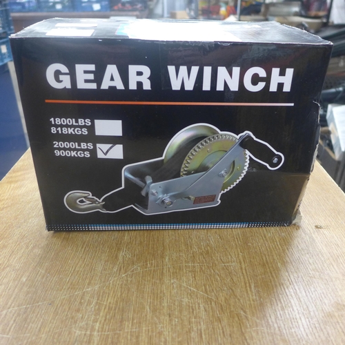 2041 - A gear winch (2000lb) * This lot is subject to VAT