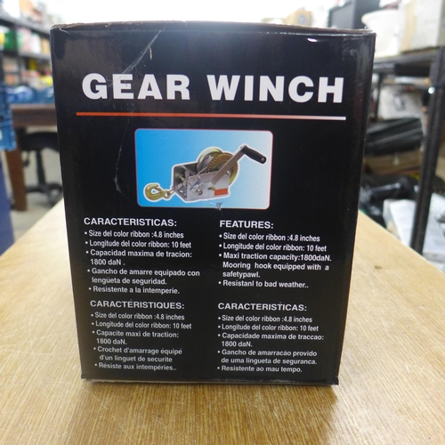 2042 - A gear winch (2000lb) * This lot is subject to VAT