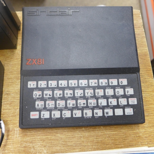 2086 - A Siinclair ZX81 computer with some cassette games and manuals