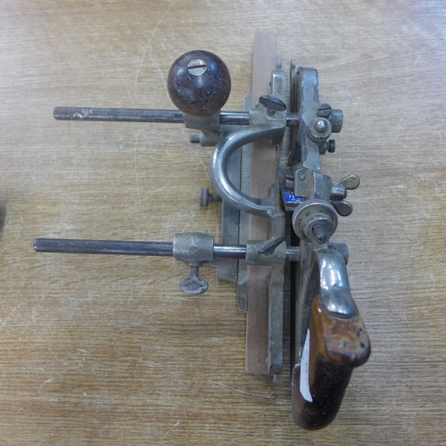 2121 - A Record 405 combination plane and mortice gauge