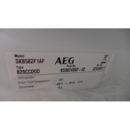 3043 - AEG 5000 Integrated Under Counter Fridge (Model no: SKB582F1AF) (H819xW596xD547) Original RRP £382.5... 