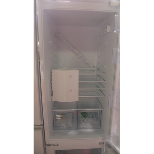 3237 - Zanussi 70/30 Fridge Freezer - Frost Free (H1772xW546xD549), original RRP £748.34 inc. VAT * This lo... 