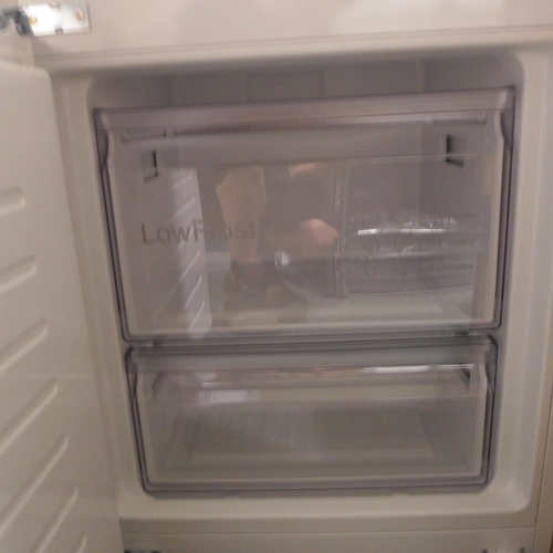 3240 - Bosch 70/30 Fridge Freezer - Frost Free (H1772xW541xD458), original RRP £824.17 inc. VAT * This lot ... 