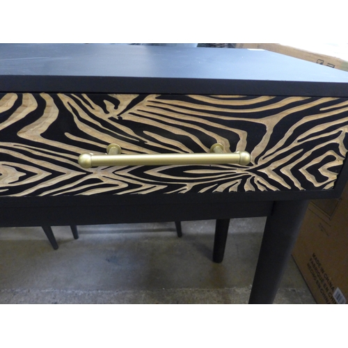 1469 - A zebra design and black console table