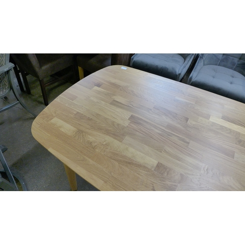 1471 - An oak fixed top oval dining table