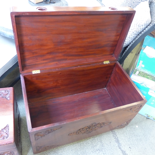 1554 - A large carved mahogany box