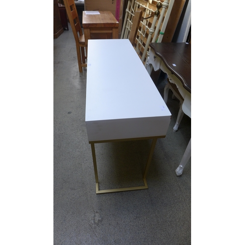 1562 - A white console table with gold legs