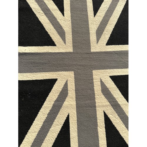 1574 - A champagne bucket and union flag rug