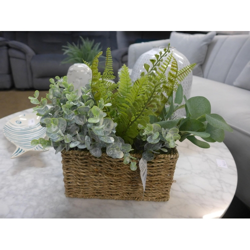 1302 - A display of artificial green ferns in a seagrass basket, W 20cms (67450313)   #