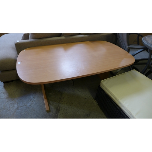 1556 - A large beech coffee table