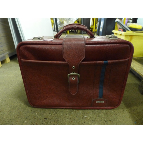 2346 - An Antler leather suitcase